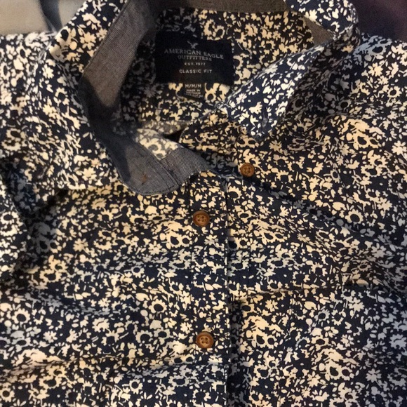 American eagle button up. - Picture 2 of 3